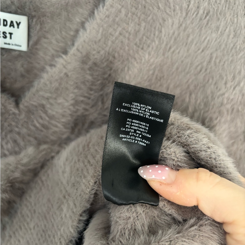 Sunday Best / Aritzia Kitten V-neck Sweater | XXS - Picture 3 of 3